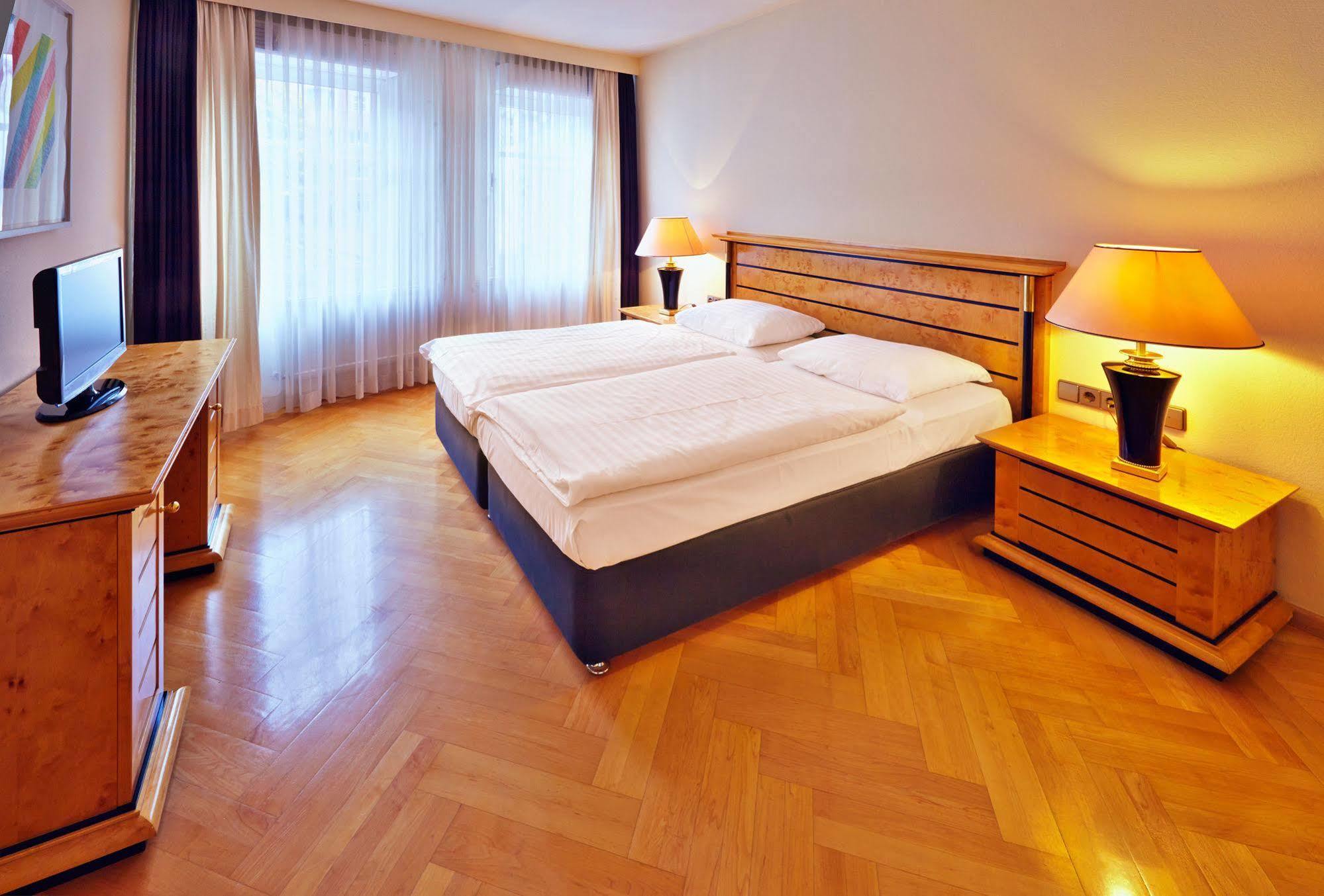 Hotel Waldhorn Weingarten  Eksteriør billede